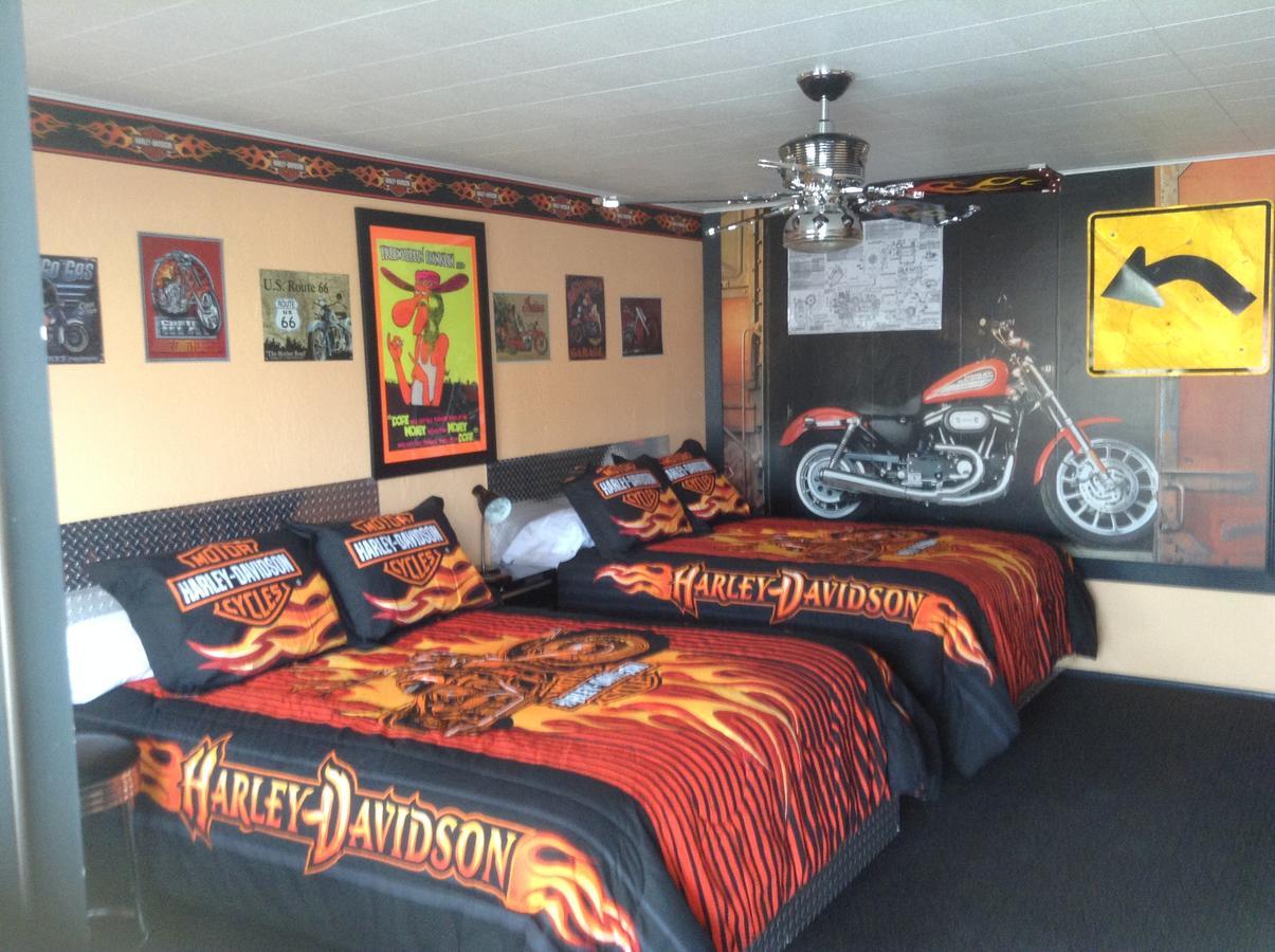 Galaxy Of Harley Bikers Between Bryce And Zion Hatch Exterior photo